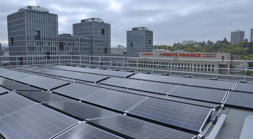 Les panneaux photovoltaïques produisent l’équivalent de la consommation annuelle de 340 ménages. SIG