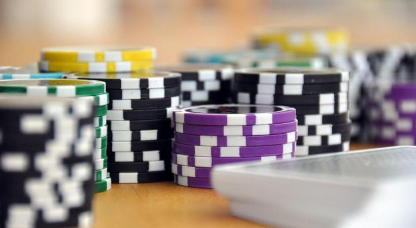 Le poker est désormais accessible dans un casino en ligne suisse. PXHERE